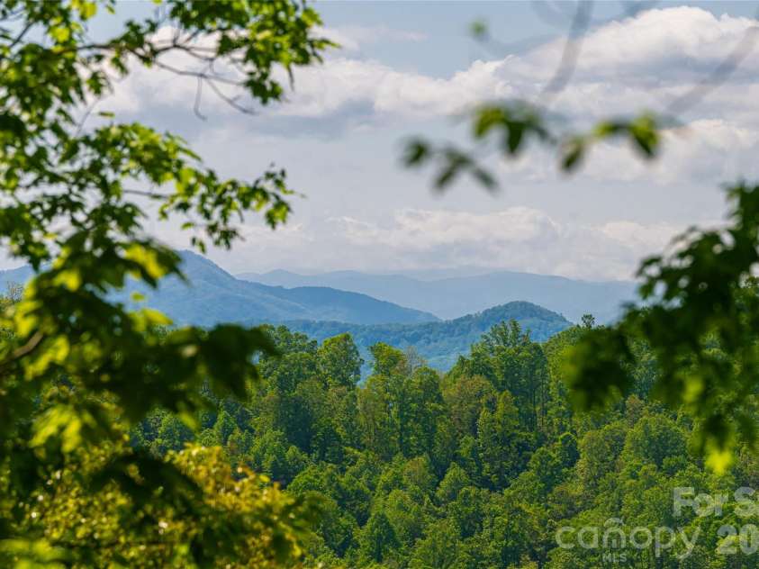 77 Mcintyre Drive, Asheville, NC 28803.  MLS# CAR4374147, YatesRealty ID 21876. 