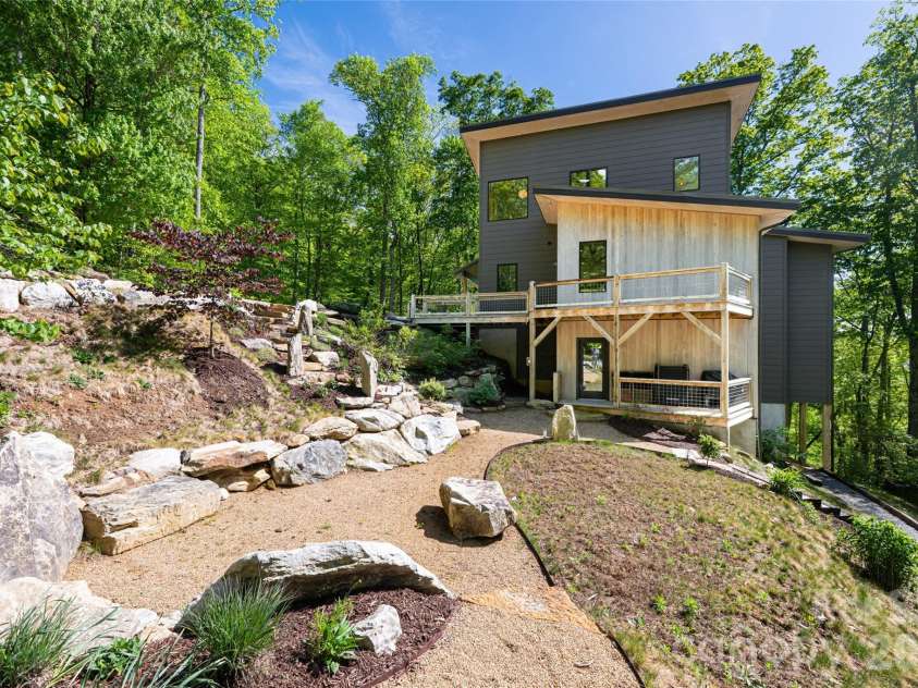 77 Mcintyre Drive, Asheville, NC 28803.  MLS# CAR4374147, YatesRealty ID 21876. 
