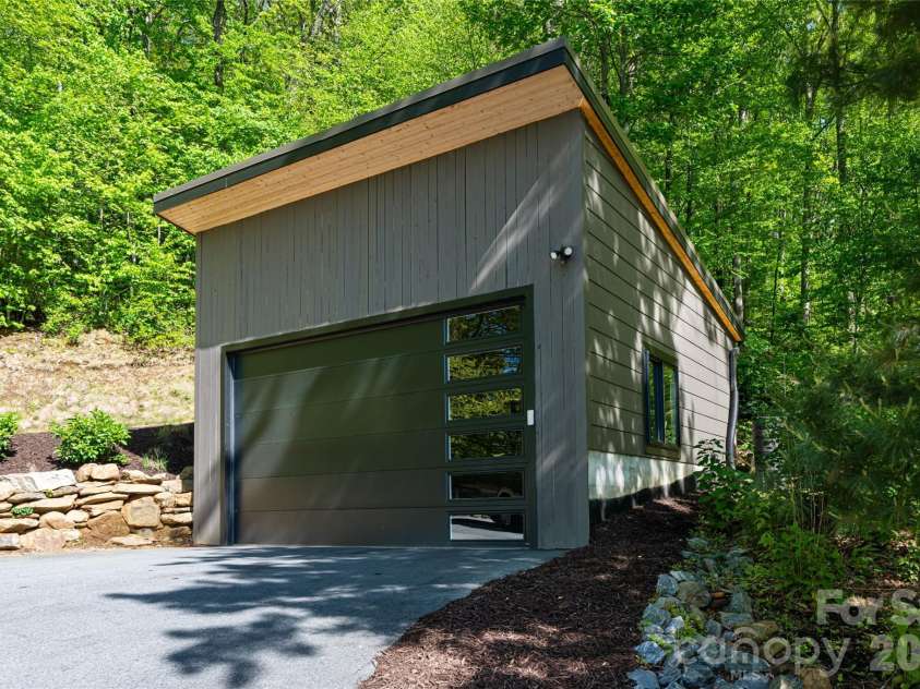 77 Mcintyre Drive, Asheville, NC 28803.  MLS# CAR4374147, YatesRealty ID 21876. 
