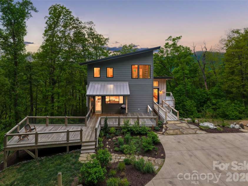 77 Mcintyre Drive, Asheville, NC 28803.  MLS# CAR4374147, YatesRealty ID 21876. 