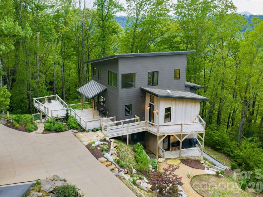 77 Mcintyre Drive, Asheville, NC 28803.  MLS# CAR4374147, YatesRealty ID 21876. 