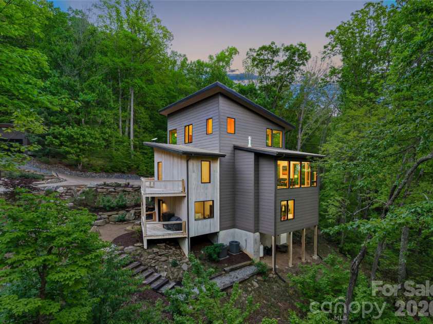 77 Mcintyre Drive, Asheville, NC 28803.  MLS# CAR4374147, YatesRealty ID 21876. 