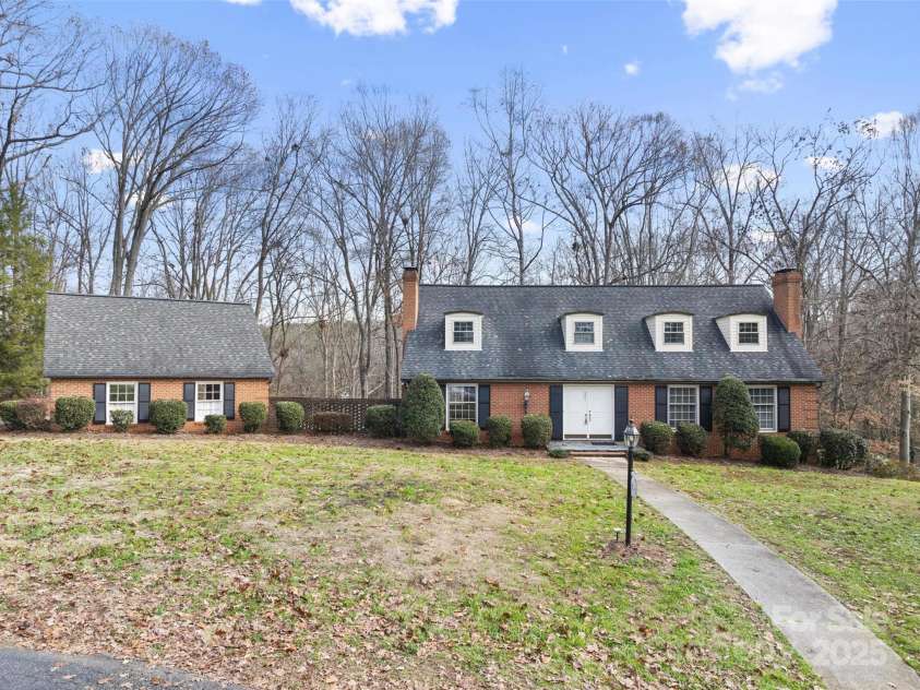 301 Queens Drive, Lexington, NC 27292.  MLS# CAR4274684, YatesRealty ID 21877. 