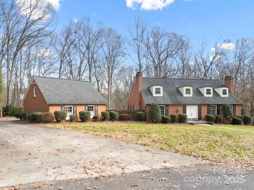 301 Queens Drive, Lexington, NC 27292.  MLS# CAR4274684, YatesRealty ID 21877. 