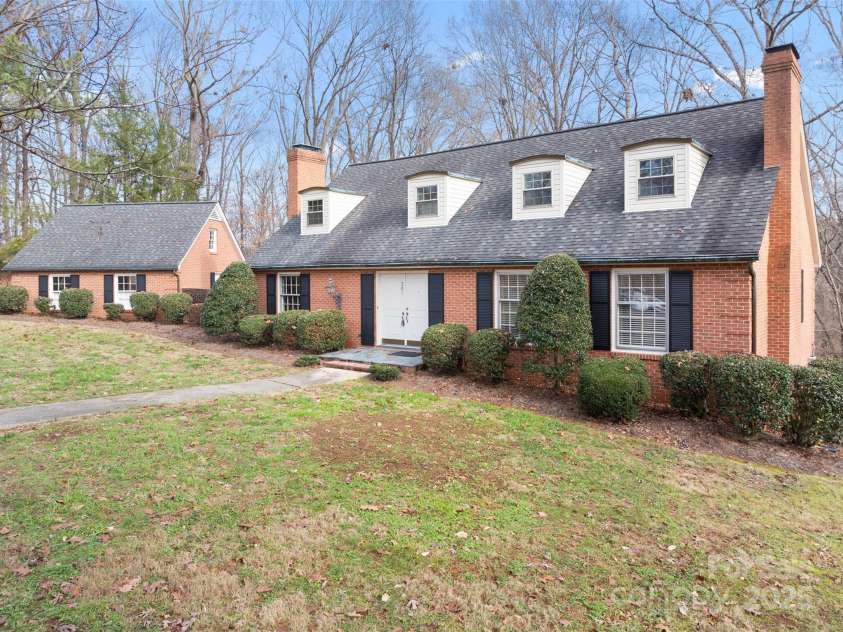 301 Queens Drive, Lexington, NC 27292.  MLS# CAR4274684, YatesRealty ID 21877. 