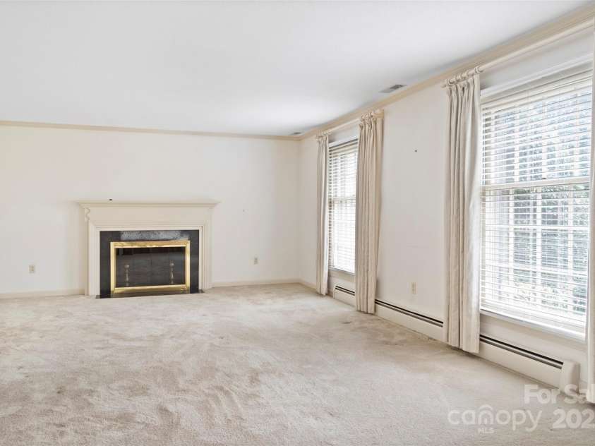 301 Queens Drive, Lexington, NC 27292.  MLS# CAR4274684, YatesRealty ID 21877. 