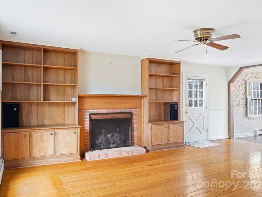 301 Queens Drive, Lexington, NC 27292.  MLS# CAR4274684, YatesRealty ID 21877. 