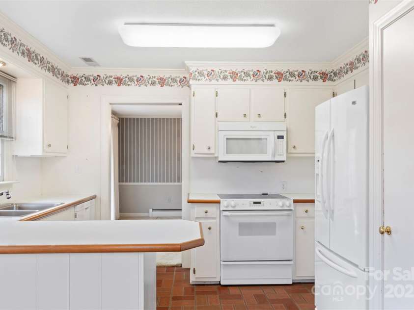 301 Queens Drive, Lexington, NC 27292.  MLS# CAR4274684, YatesRealty ID 21877. 