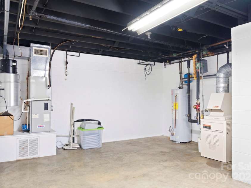 301 Queens Drive, Lexington, NC 27292.  MLS# CAR4274684, YatesRealty ID 21877. 