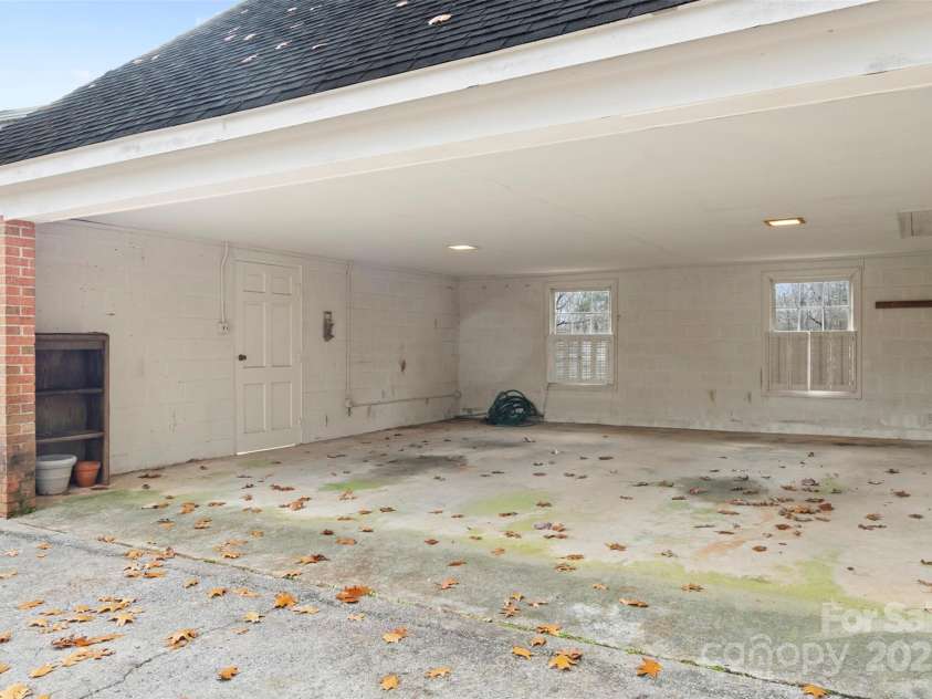 301 Queens Drive, Lexington, NC 27292.  MLS# CAR4274684, YatesRealty ID 21877. 