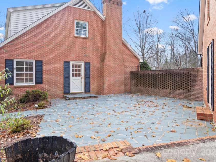 301 Queens Drive, Lexington, NC 27292.  MLS# CAR4274684, YatesRealty ID 21877. 