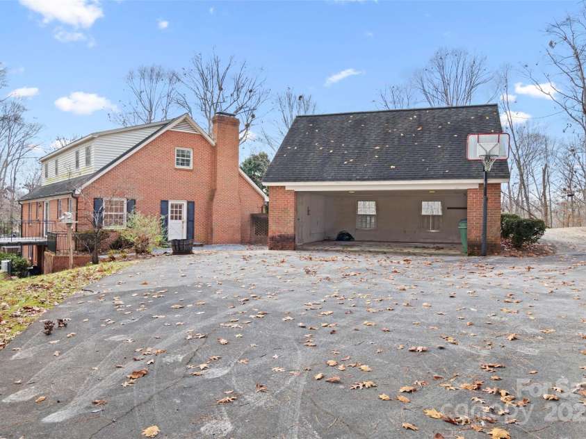 301 Queens Drive, Lexington, NC 27292.  MLS# CAR4274684, YatesRealty ID 21877. 