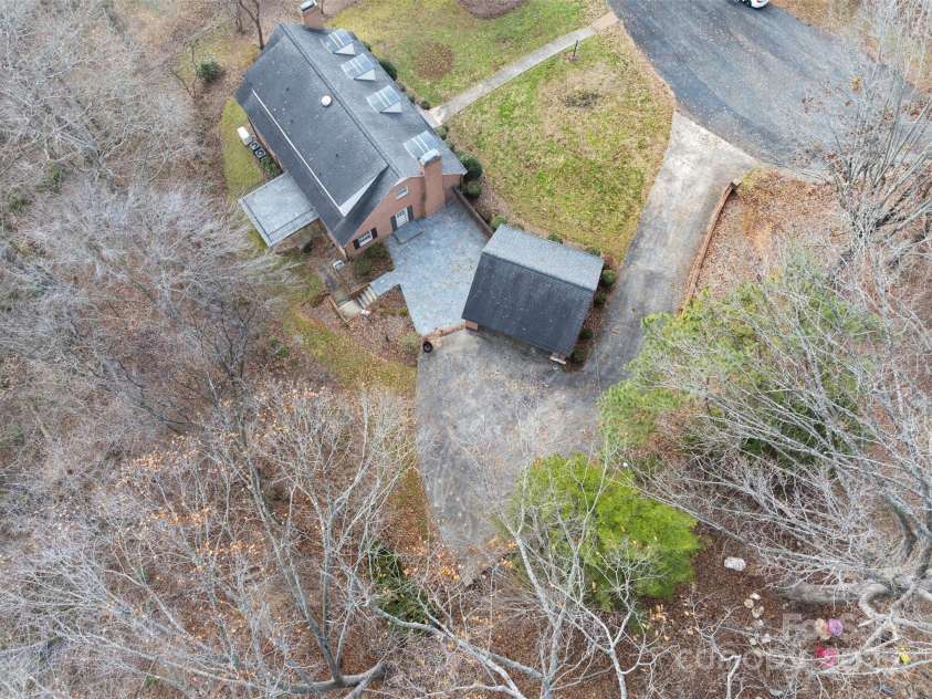 301 Queens Drive, Lexington, NC 27292.  MLS# CAR4274684, YatesRealty ID 21877. 