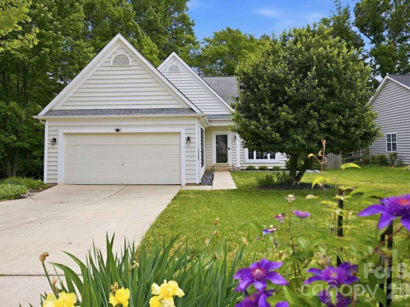 598 Viking Place, Concord, NC 28025.  MLS# CAR4376130, YatesRealty ID 21877. 