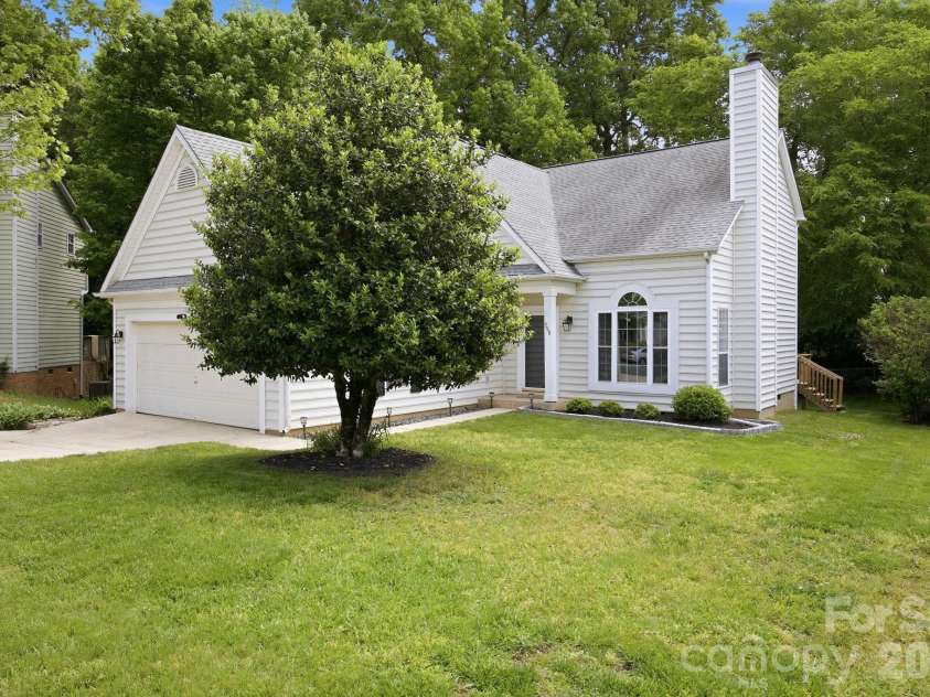 598 Viking Place, Concord, NC 28025.  MLS# CAR4376130, YatesRealty ID 21877. 