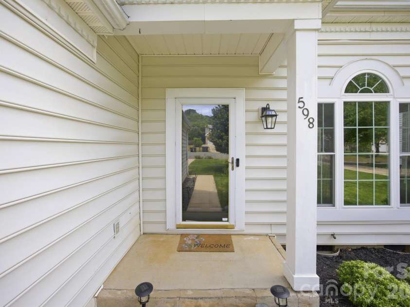 598 Viking Place, Concord, NC 28025.  MLS# CAR4376130, YatesRealty ID 21877. 