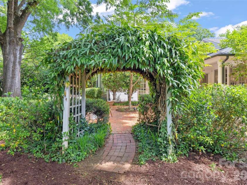 3316 Stanwyck Court, Charlotte, NC 28211.  MLS# CAR4378233, YatesRealty ID 21878. 