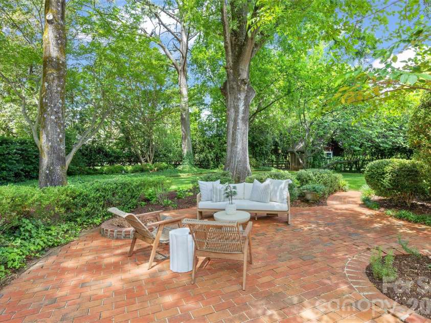 3316 Stanwyck Court, Charlotte, NC 28211.  MLS# CAR4378233, YatesRealty ID 21878. 