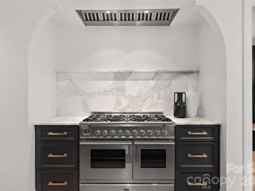 3316 Stanwyck Court, Charlotte, NC 28211.  MLS# CAR4378233, YatesRealty ID 21878. 