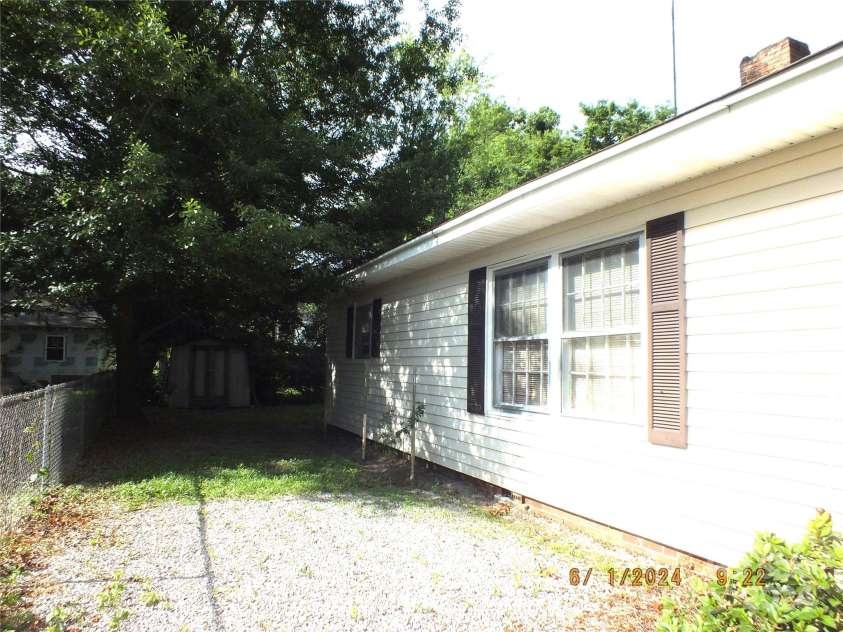 237 3RD Street, Kershaw, SC 29067.  MLS# CAR4147789, YatesRealty ID 2188. 
