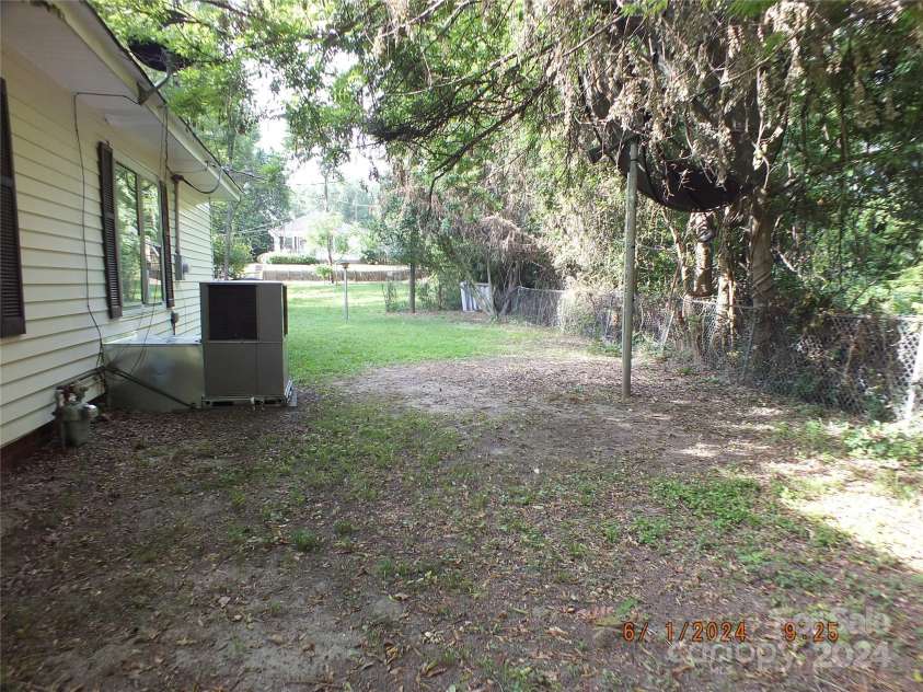 237 3RD Street, Kershaw, SC 29067.  MLS# CAR4147789, YatesRealty ID 2188. 