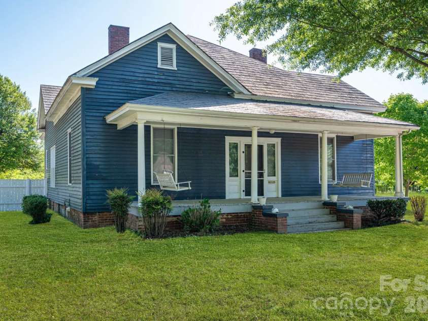 331 Laurel Street, Lincolnton, NC 28092.  MLS# CAR4326390, YatesRealty ID 21880. 