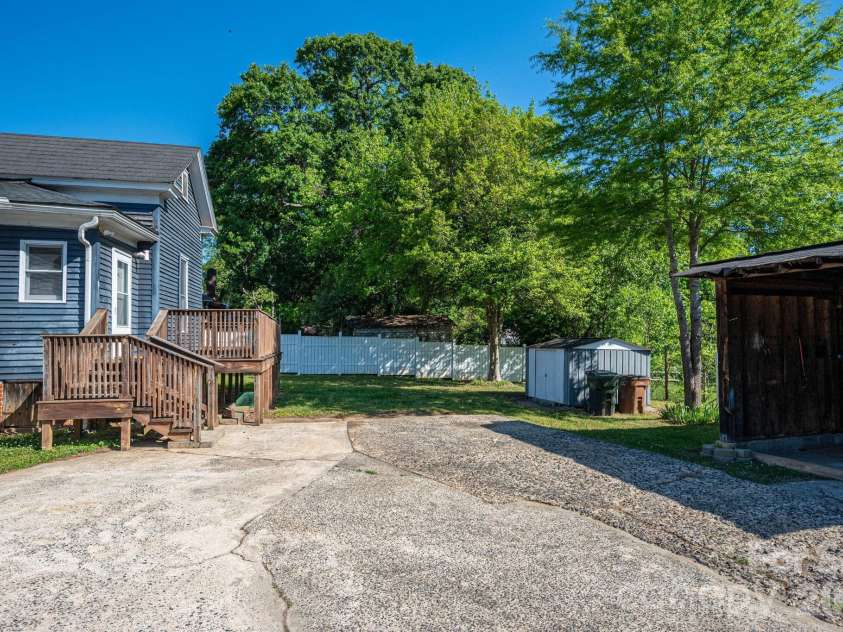 331 Laurel Street, Lincolnton, NC 28092.  MLS# CAR4326390, YatesRealty ID 21880. 