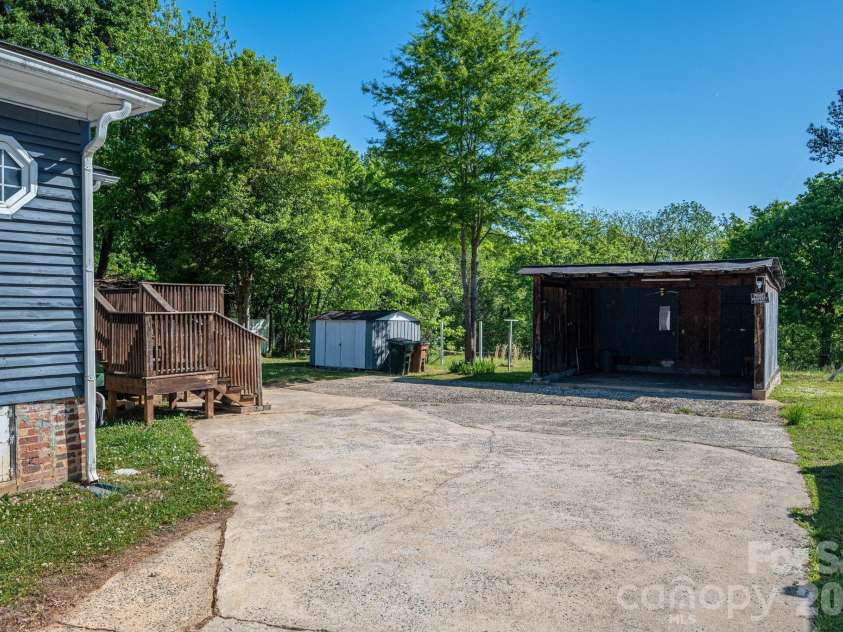 331 Laurel Street, Lincolnton, NC 28092.  MLS# CAR4326390, YatesRealty ID 21880. 