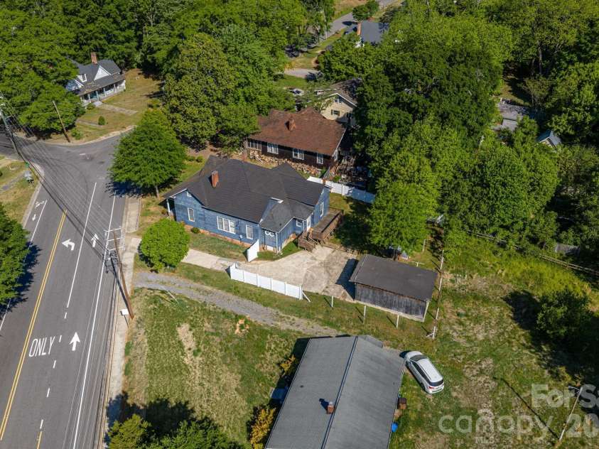 331 Laurel Street, Lincolnton, NC 28092.  MLS# CAR4326390, YatesRealty ID 21880. 