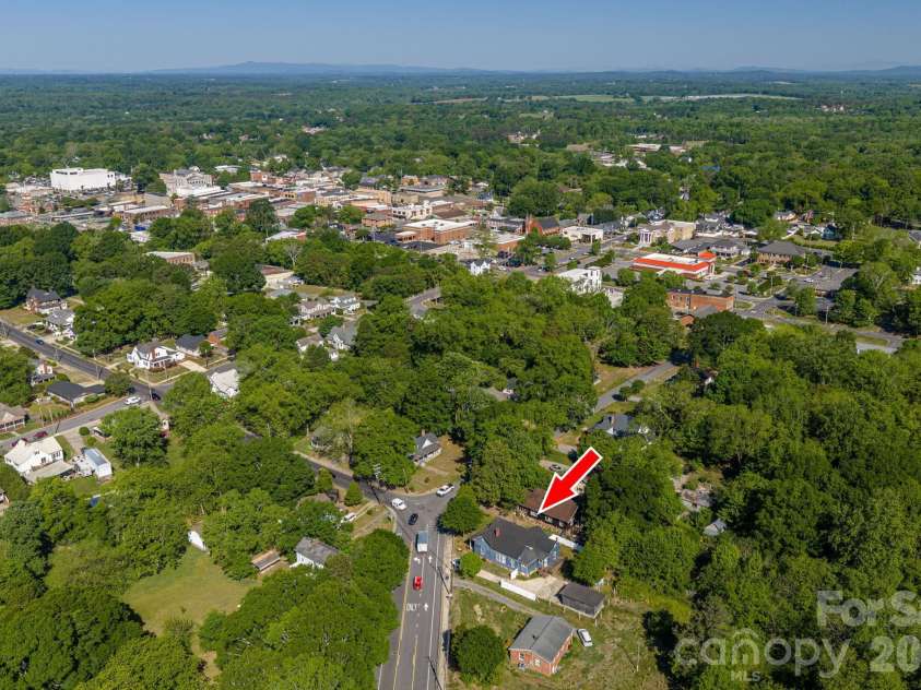 331 Laurel Street, Lincolnton, NC 28092.  MLS# CAR4326390, YatesRealty ID 21880. 
