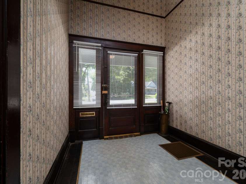 331 Laurel Street, Lincolnton, NC 28092.  MLS# CAR4326390, YatesRealty ID 21880. 