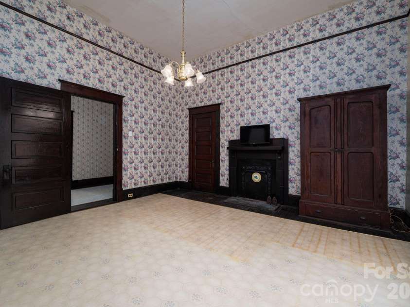 331 Laurel Street, Lincolnton, NC 28092.  MLS# CAR4326390, YatesRealty ID 21880. 