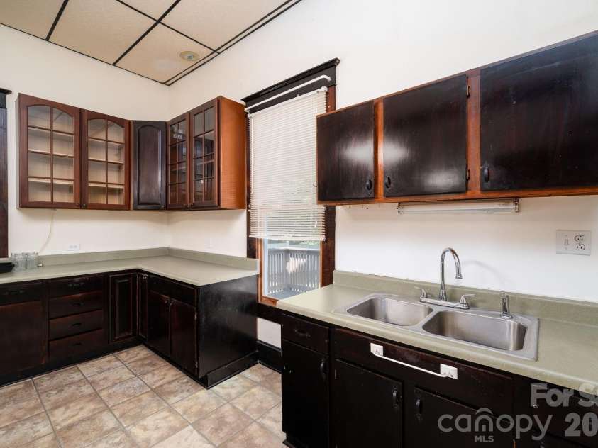 331 Laurel Street, Lincolnton, NC 28092.  MLS# CAR4326390, YatesRealty ID 21880. 