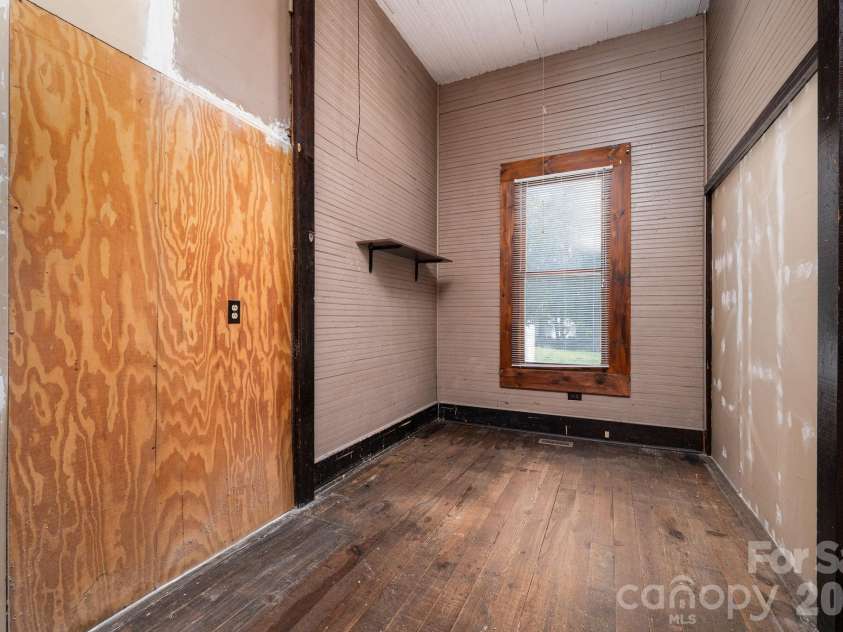 331 Laurel Street, Lincolnton, NC 28092.  MLS# CAR4326390, YatesRealty ID 21880. 