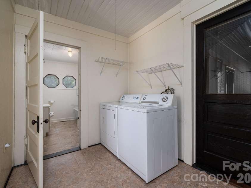 331 Laurel Street, Lincolnton, NC 28092.  MLS# CAR4326390, YatesRealty ID 21880. 