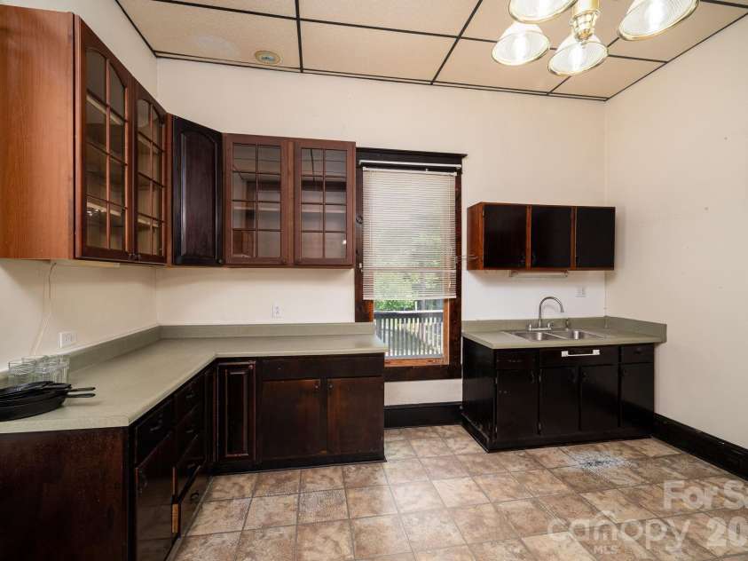 331 Laurel Street, Lincolnton, NC 28092.  MLS# CAR4326390, YatesRealty ID 21880. 