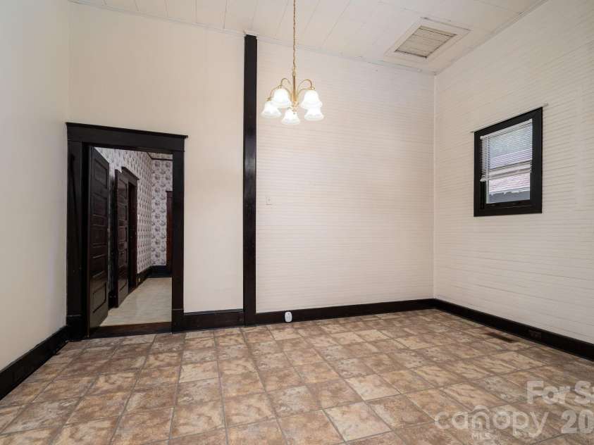 331 Laurel Street, Lincolnton, NC 28092.  MLS# CAR4326390, YatesRealty ID 21880. 
