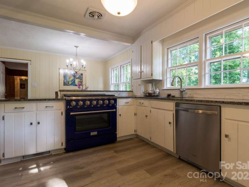 613 Ridge Street, Kings Mountain, NC 28086.  MLS# CAR4267266, YatesRealty ID 21881. 