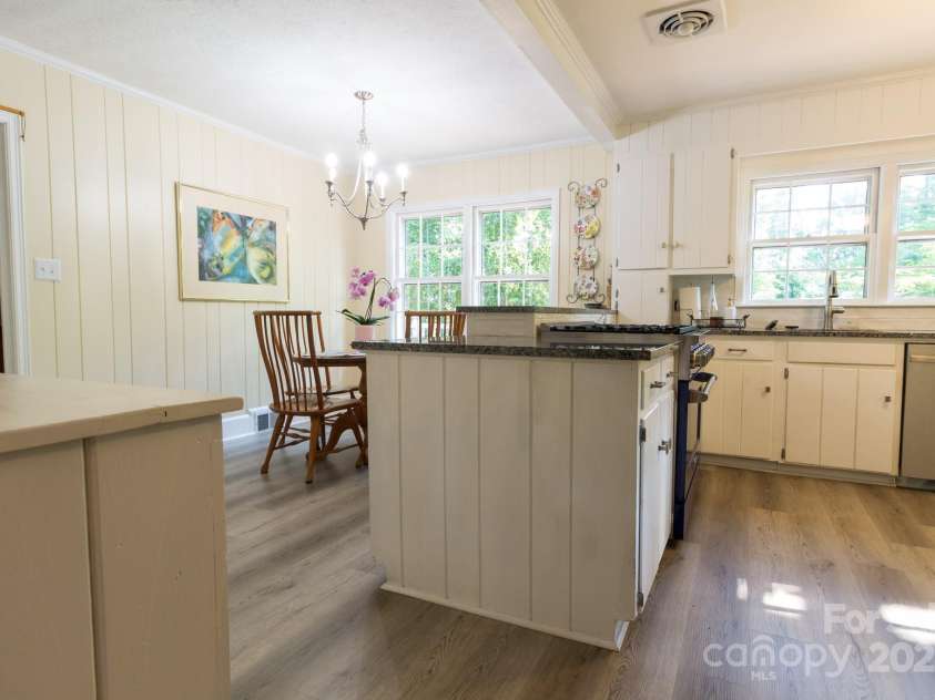 613 Ridge Street, Kings Mountain, NC 28086.  MLS# CAR4267266, YatesRealty ID 21881. 