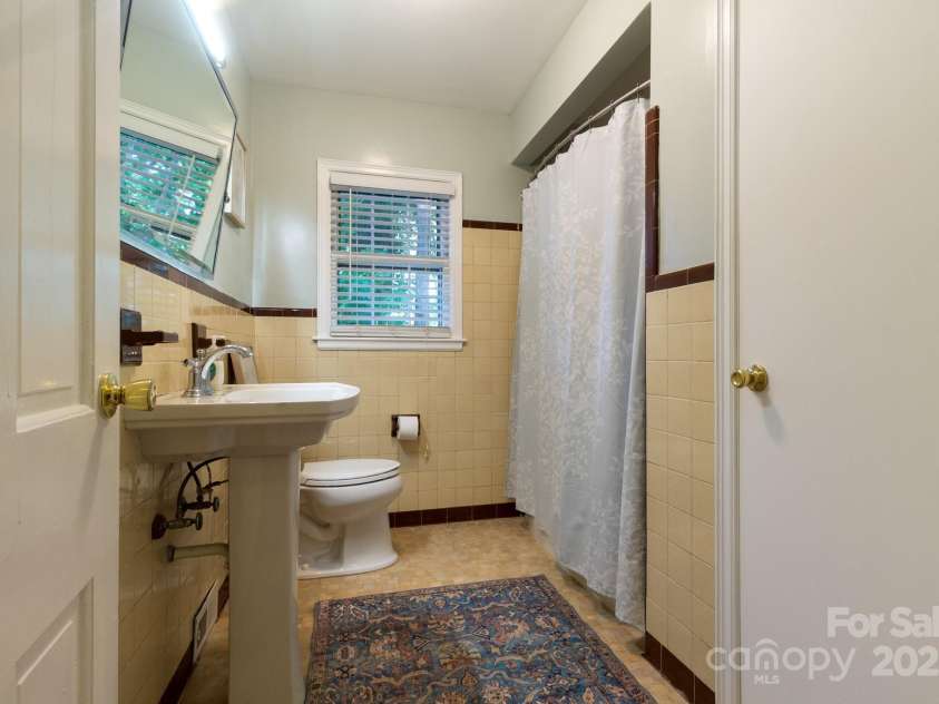 613 Ridge Street, Kings Mountain, NC 28086.  MLS# CAR4267266, YatesRealty ID 21881. 