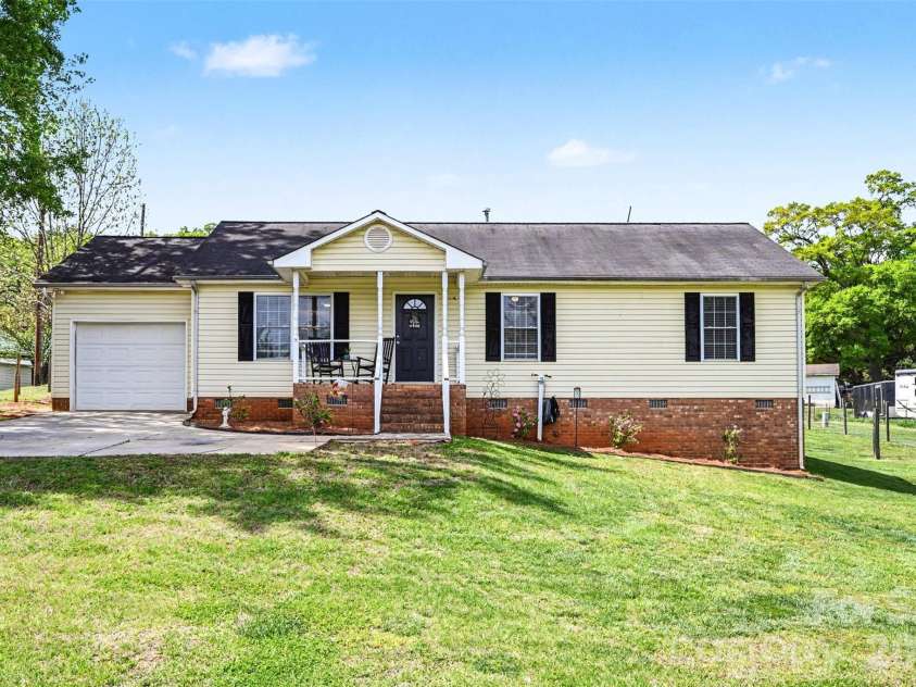 353 Woodlawn Avenue, Mount Holly, NC 28120.  MLS# CAR4367325, YatesRealty ID 21883. 