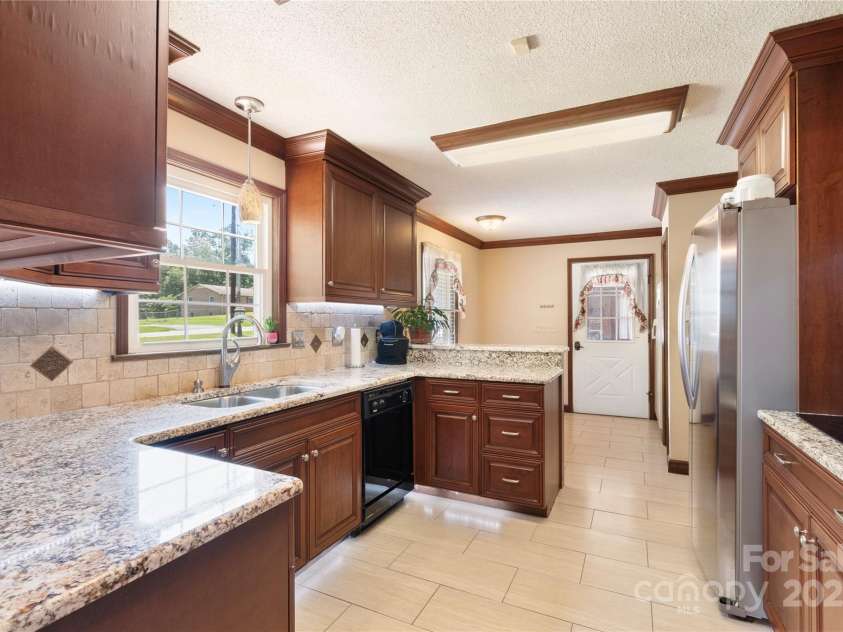 5563 Grace Chapel Road, Hickory, NC 28601.  MLS# CAR4270637, YatesRealty ID 21883. 