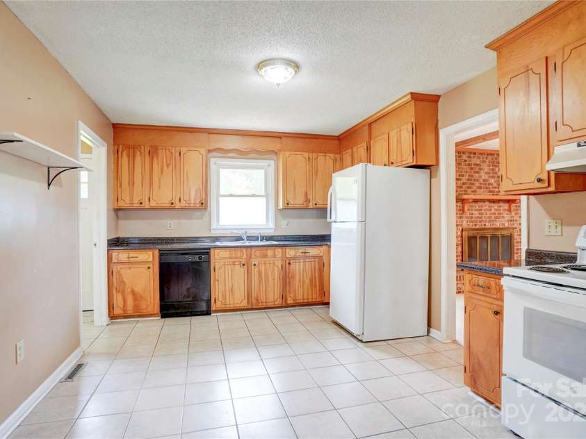 6573 Weldon Circle, Concord, NC 28027.  MLS# CAR4255855, YatesRealty ID 21884. 