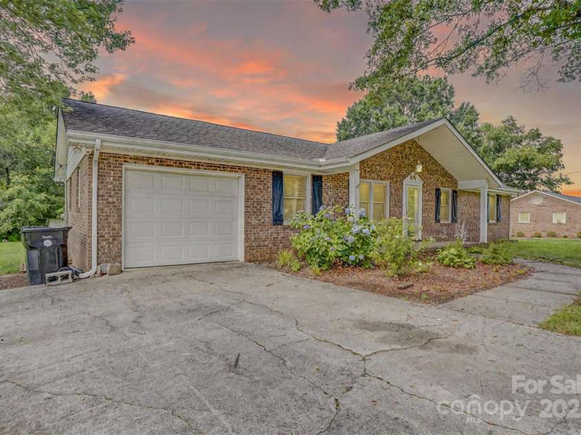 6573 Weldon Circle, Concord, NC 28027.  MLS# CAR4255855, YatesRealty ID 21884. 