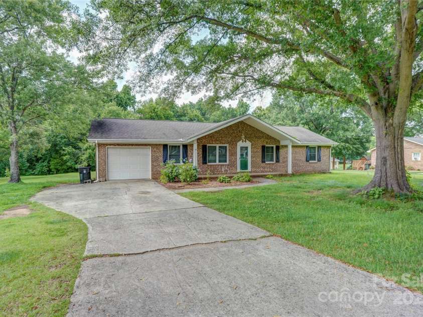 6573 Weldon Circle, Concord, NC 28027.  MLS# CAR4255855, YatesRealty ID 21884. 