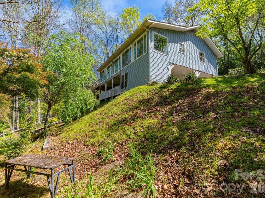 87 Medley Drive, Waynesville, NC 28785.  MLS# CAR4375332, YatesRealty ID 21884. Front YArd
