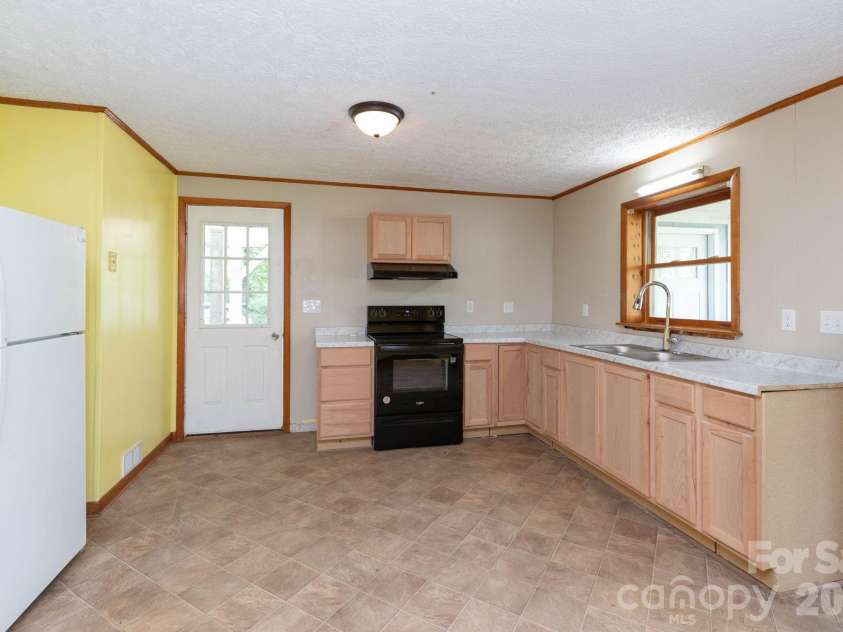 87 Medley Drive, Waynesville, NC 28785.  MLS# CAR4375332, YatesRealty ID 21884. Lower Level Kitchen