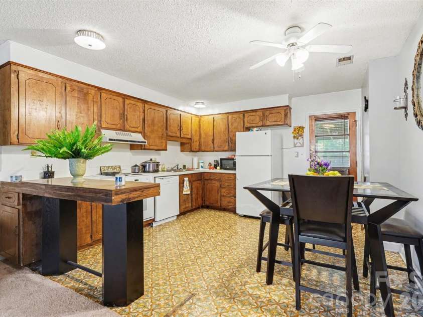 6100/6102 Pleasant Grove Road, Charlotte, NC 28216.  MLS# CAR4359326, YatesRealty ID 21887. 6100