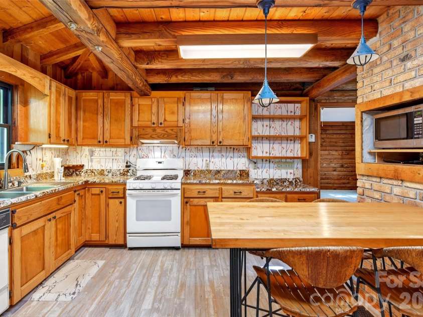 221 Hammer Hollow Drive, Marion, NC 28752.  MLS# CAR4374999, YatesRealty ID 21888. 