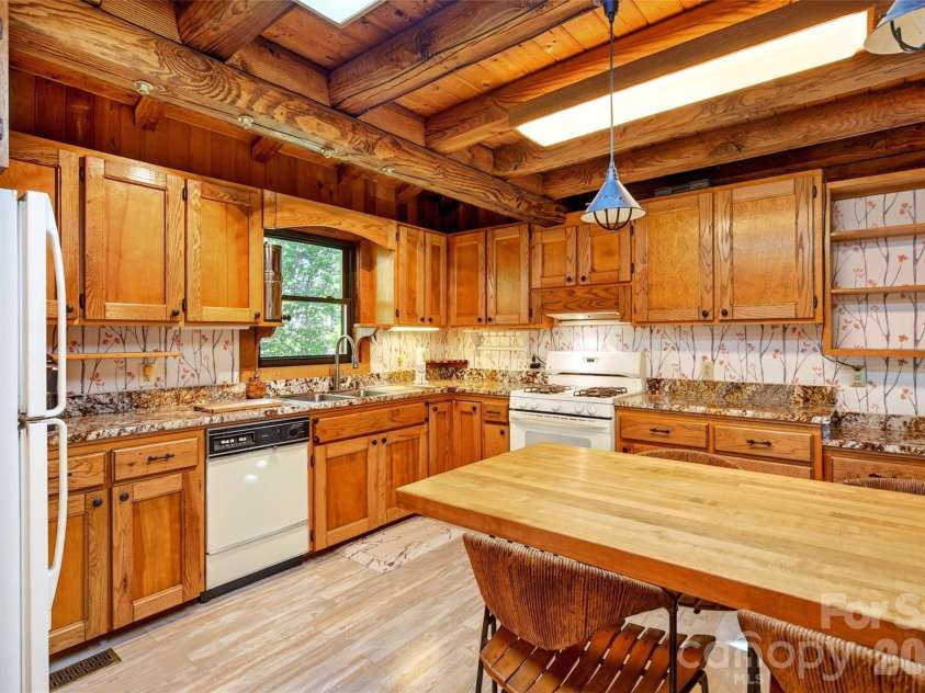 221 Hammer Hollow Drive, Marion, NC 28752.  MLS# CAR4374999, YatesRealty ID 21888. 